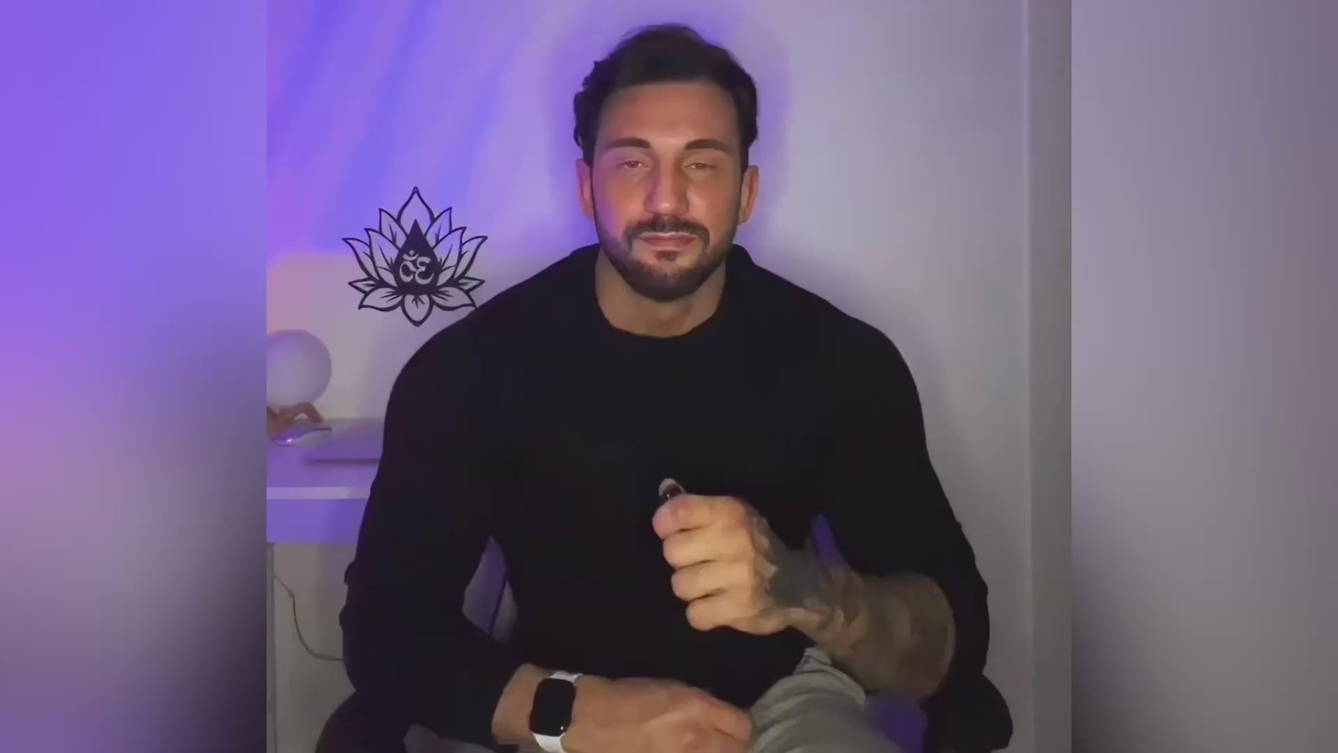 Carica il video: 